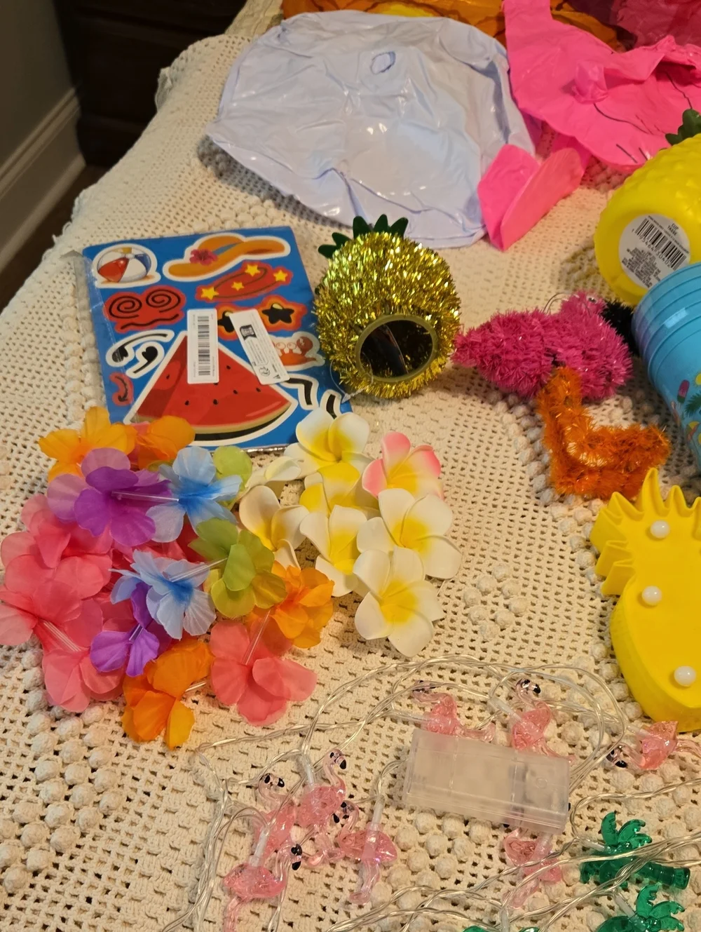 Tropical Luau Party Decor Pack - Multicolor
